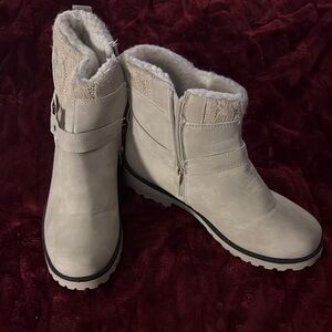 Cream Winter Boots with Suede Upper